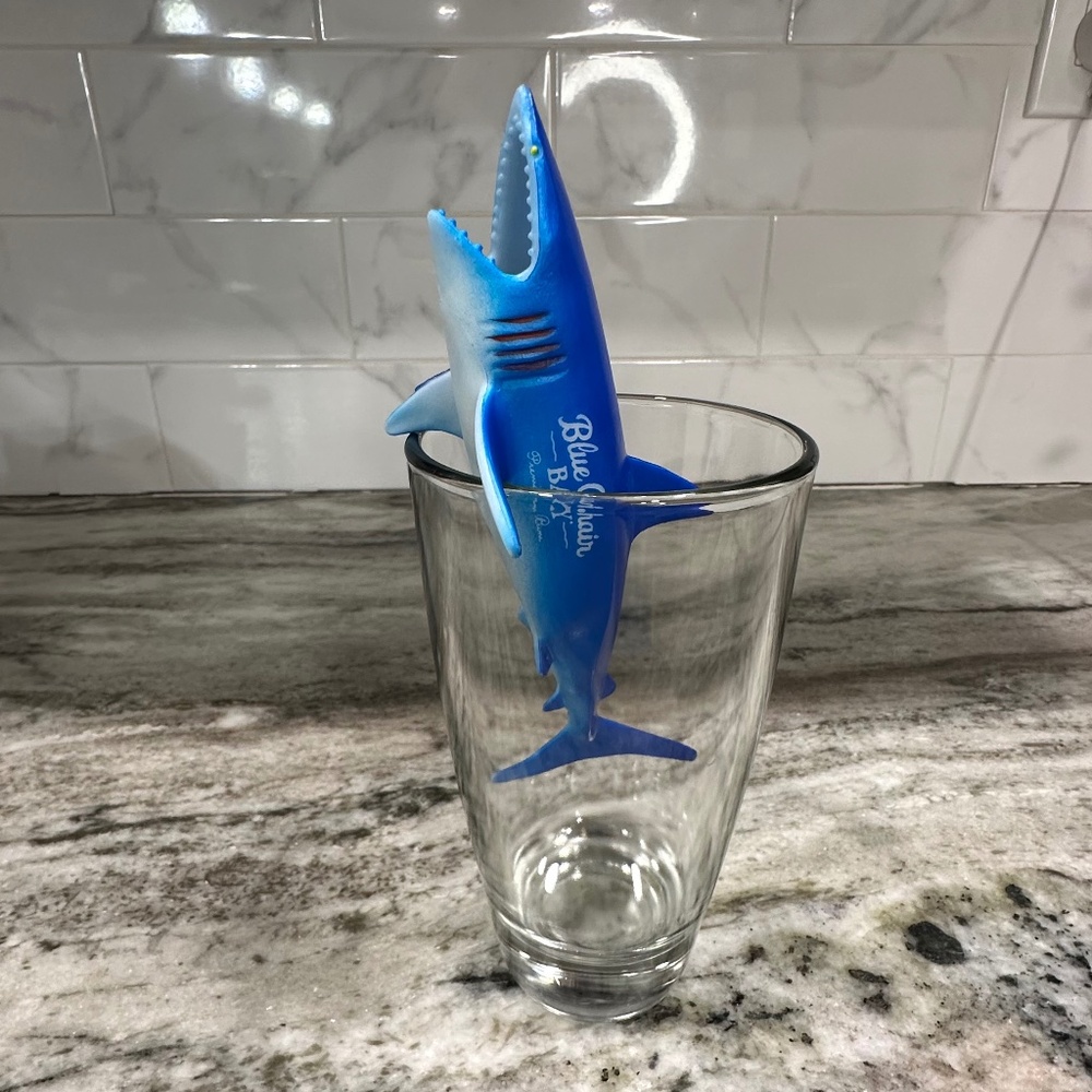 Blue Chair Bay Rum SHARK SHOOTER Figural Hanging Shot Glass Kenny Chesney NEW - Picture 6 of 7